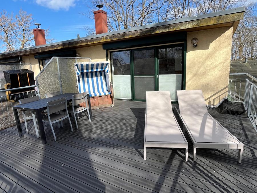 Terrasse mit Strandkorb